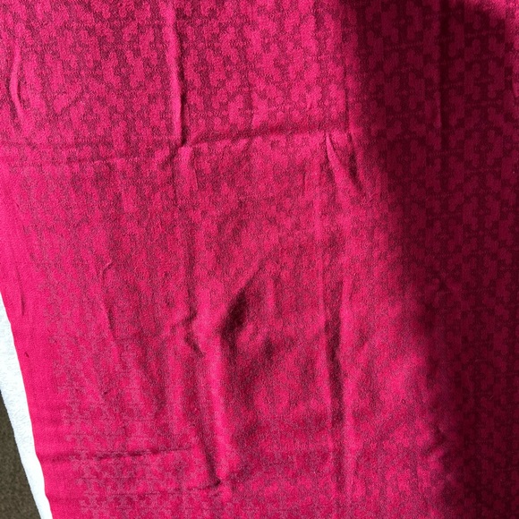 Tory Burch pink logo print wool blend 80" x 25" scarf wrap - Picture 4 of 13